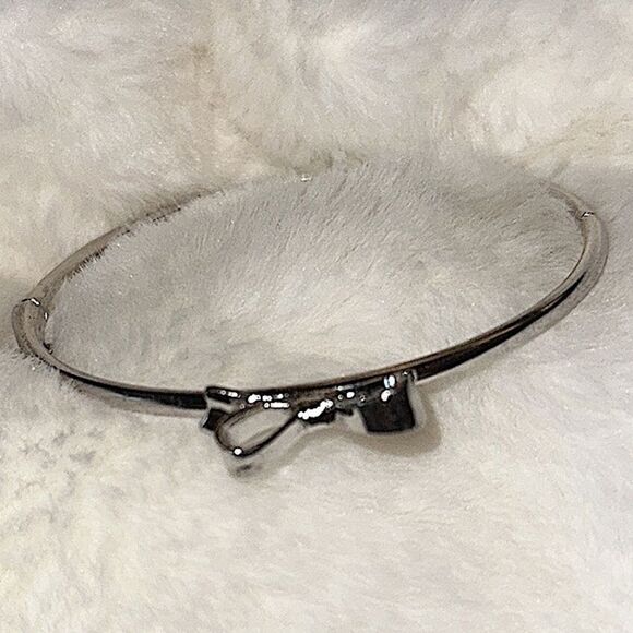 Silver Look Kate Spade Bow Bracelet! - Picture 1 of 7